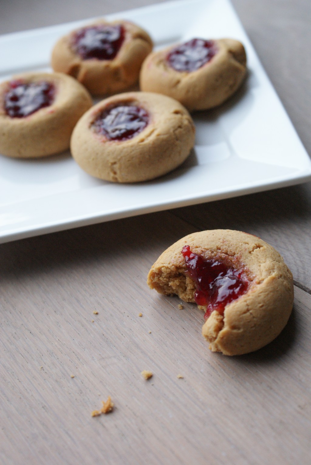 It’s peanutbutter jelly time! – vingerprintkoekjes met pindakaas en&nbsp;confituur
