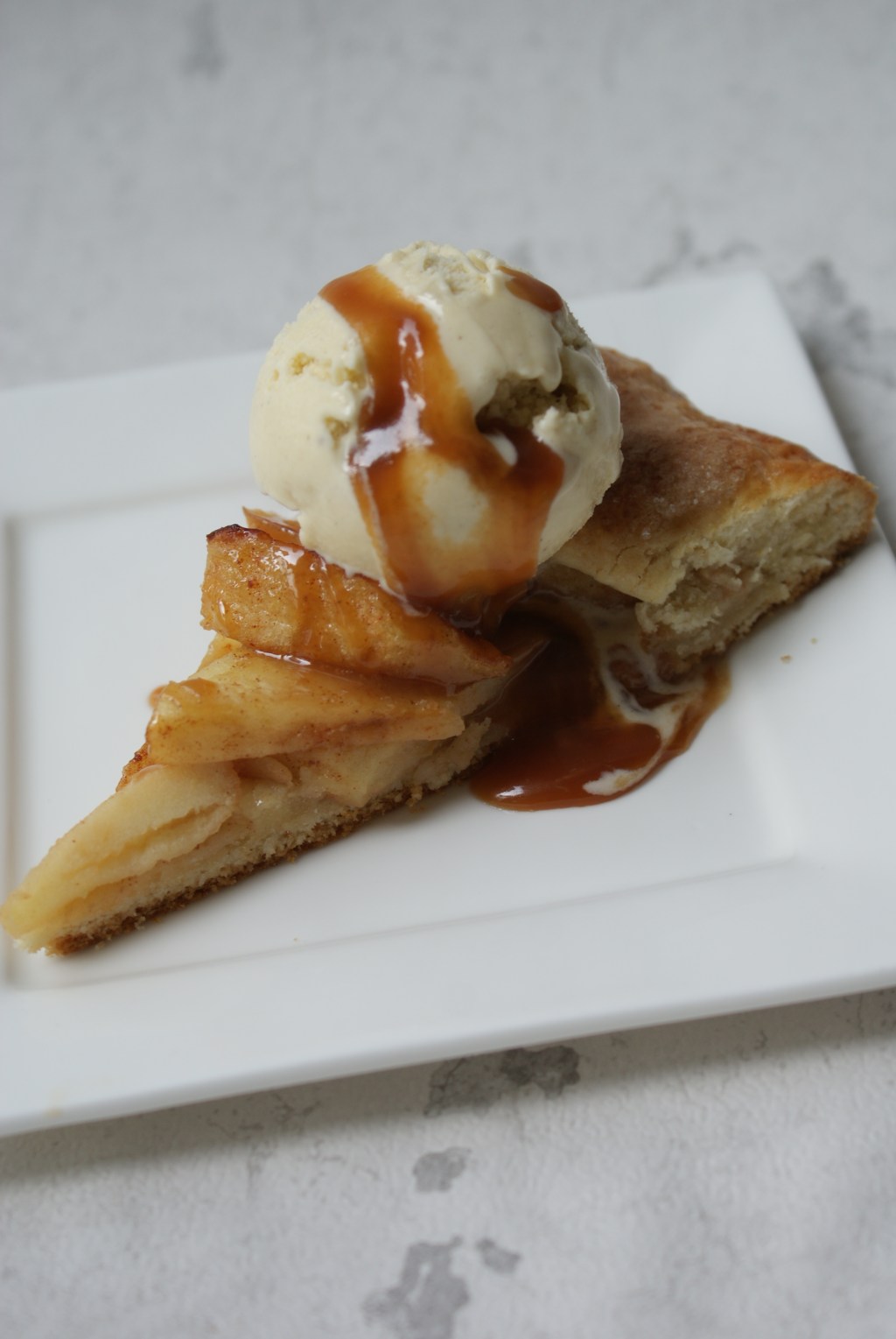 Zoete appelpizza – Appelgalette met&nbsp;karamelsaus